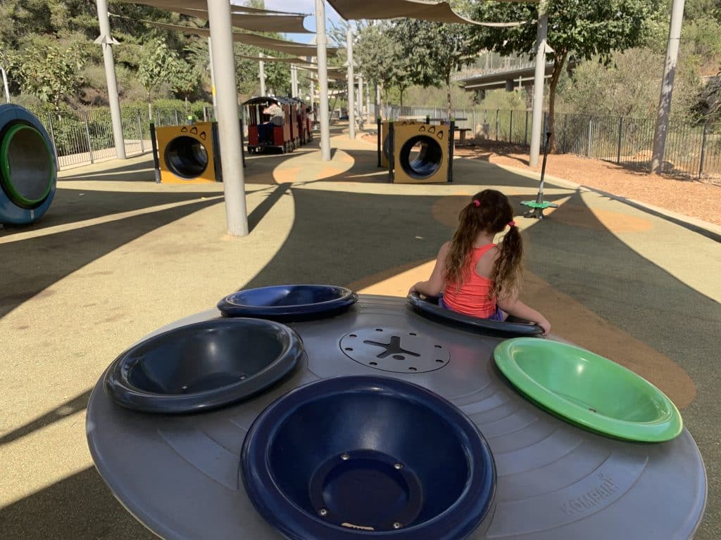 פארק עמק הארזים מתקני משחקים