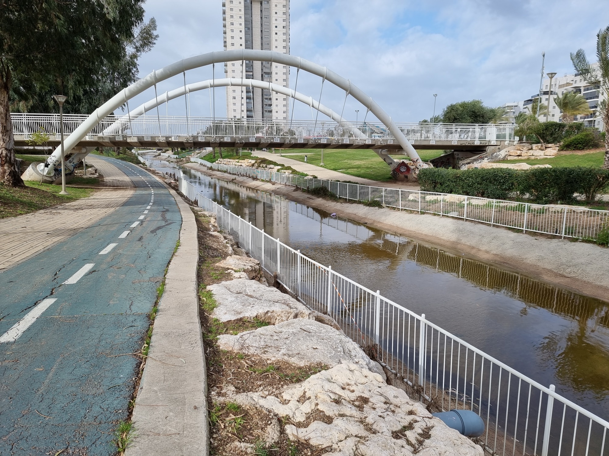 פארק תדהר יבנה מסלול אופניים וגשר