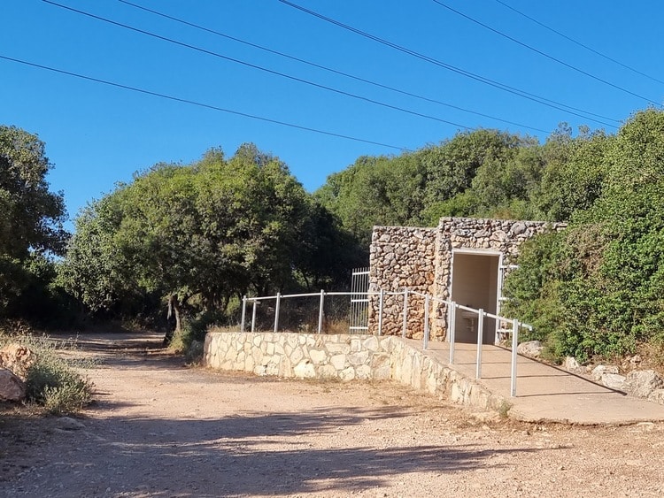 חניון פיתולים שירותים