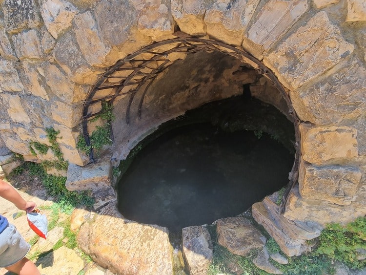 עין חותם 2