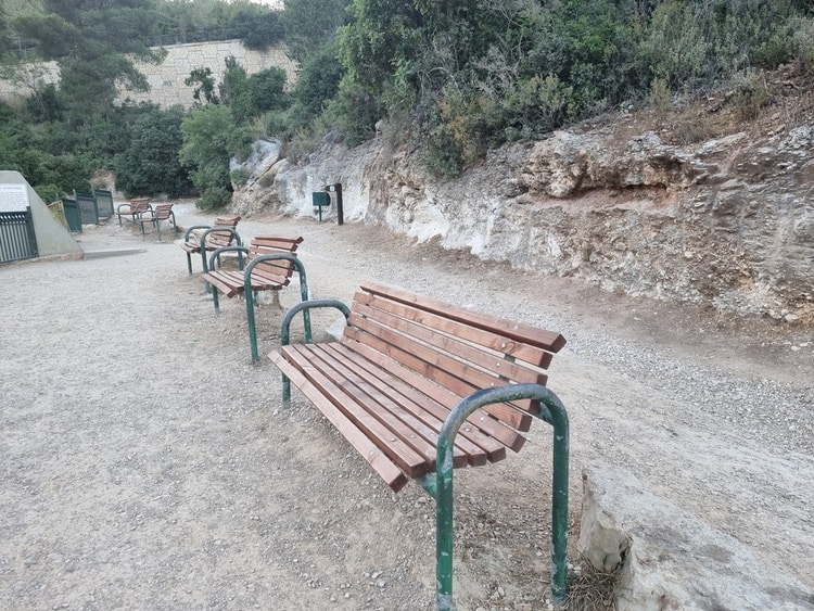 פארק נשר גשר תלוי ספסלים