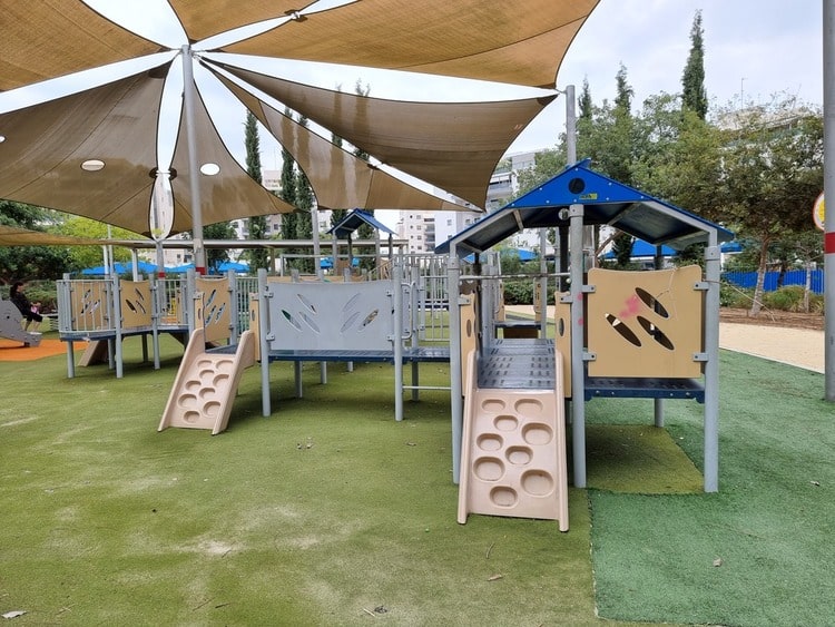 פארק ארגמן מתקני משחקים