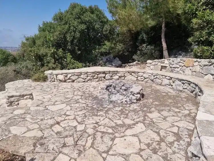 מצפור גיא מקום למדורה