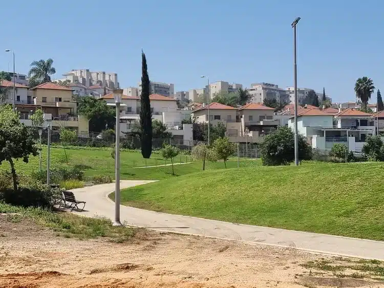 פארק המושבה זכרון דשא
