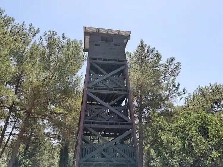 אנדרטה לנופלים חניתה מגדל תצפית