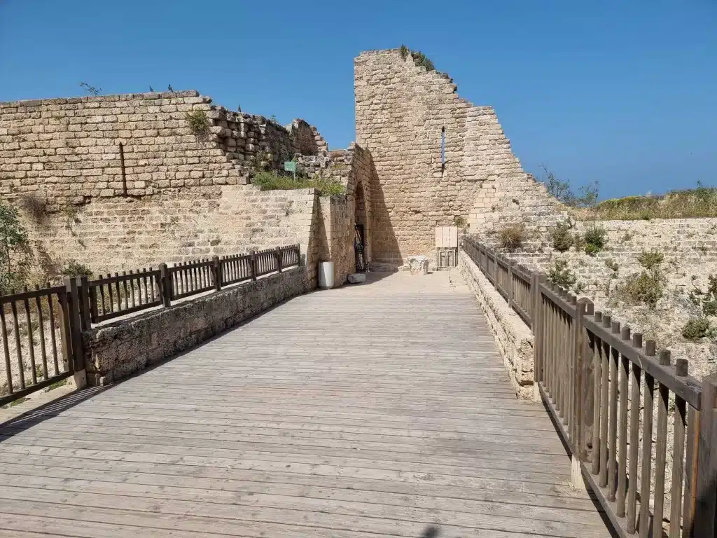 גן-לאומי-קיסריה-כניסה