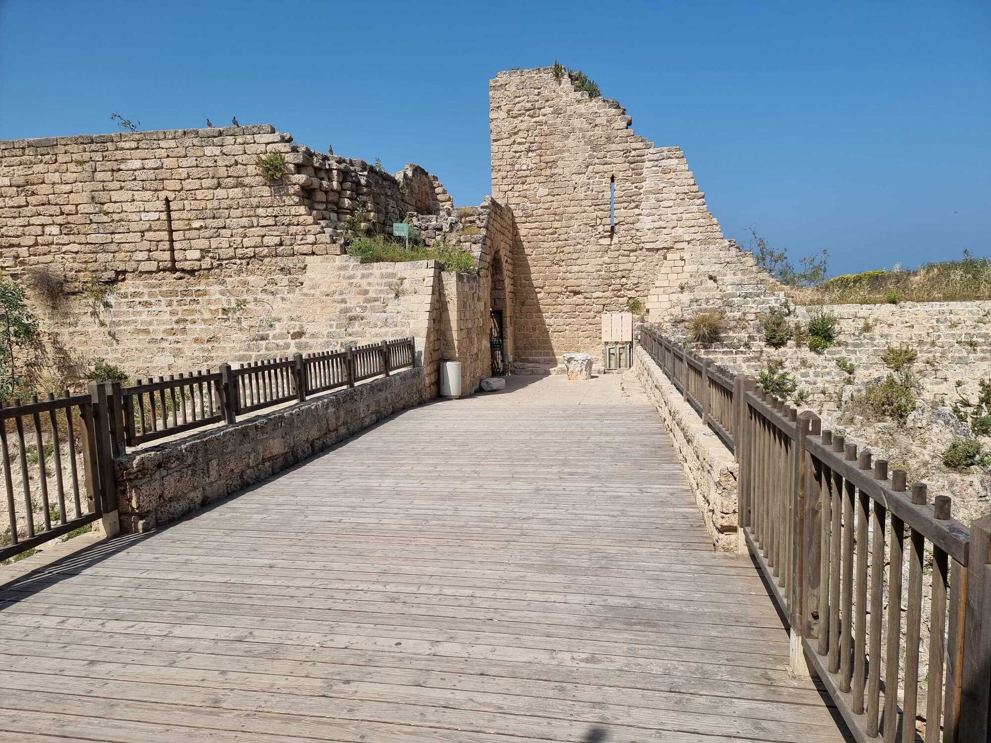 גן-לאומי-קיסריה-כניסה