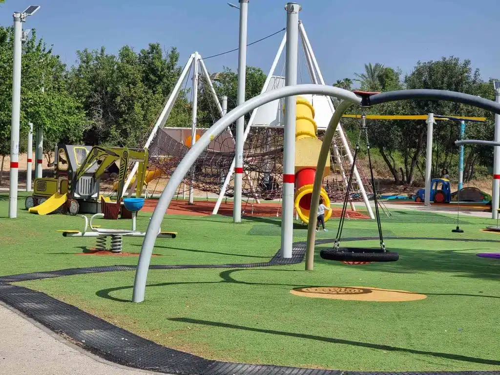 פארק חרוב, קיסריה