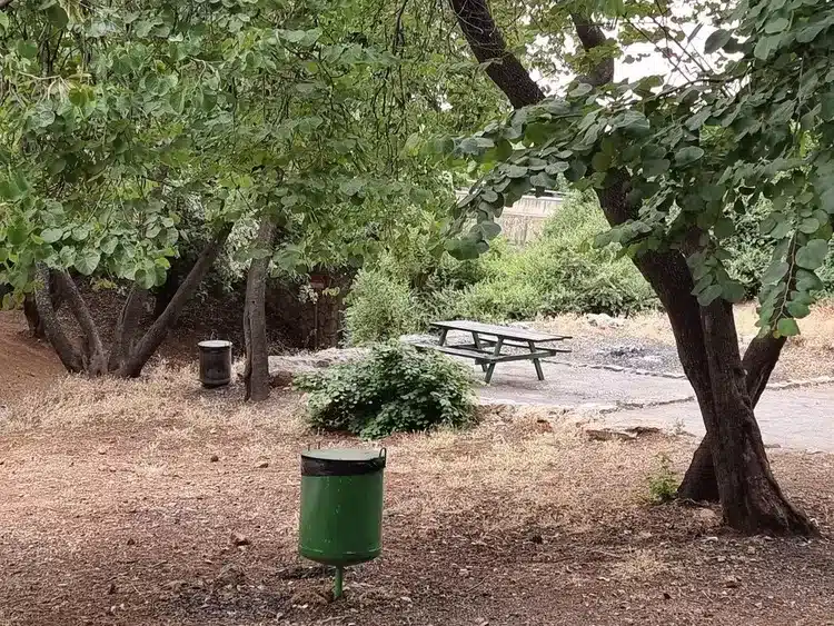 חניון שפר שולחנות פיקניק