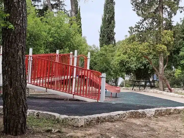 שביל עיטאב מגלשה מונגשת