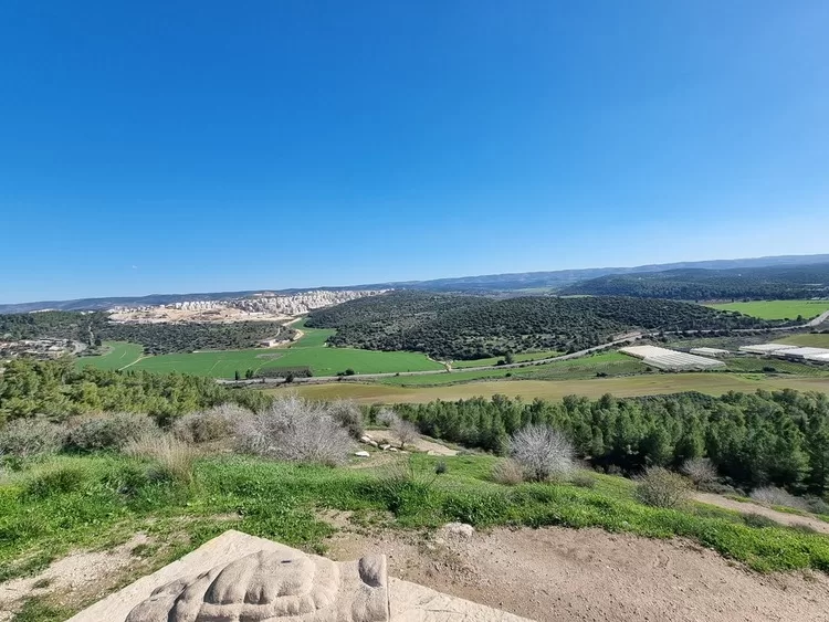 תל עזקה עוד נוף