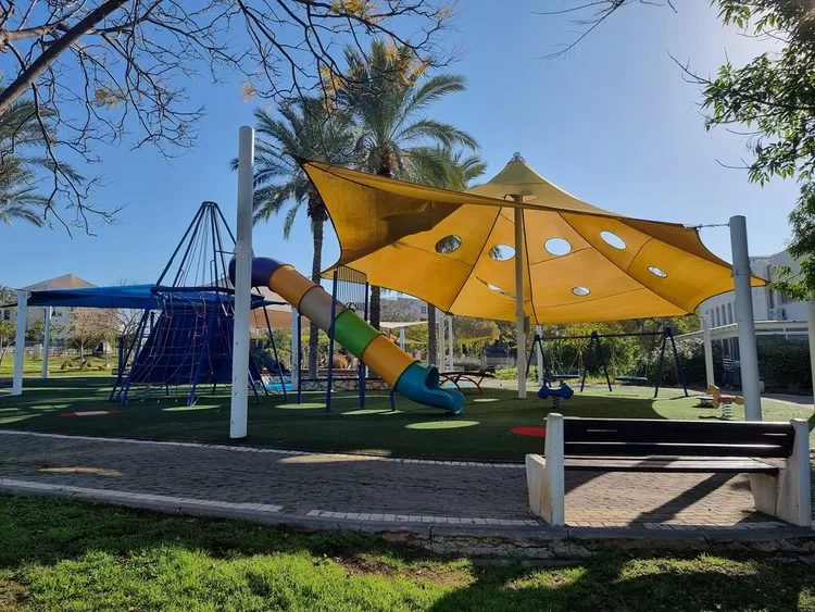 גן החבל שוהם מגלשות וטיפוס