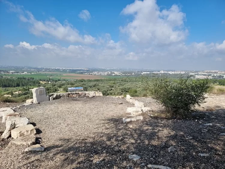 תל חדיד נוף מהספסל